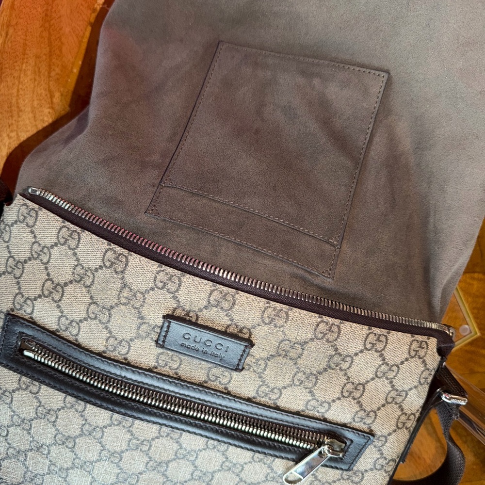 Gucci Supreme Beige and Black Monogram Shoulder Bag - Picture 8 of 10